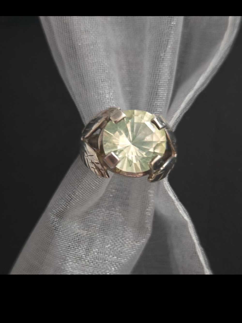 Vintage Uranium Vaseline Glass Ring - Picture 2 of 5